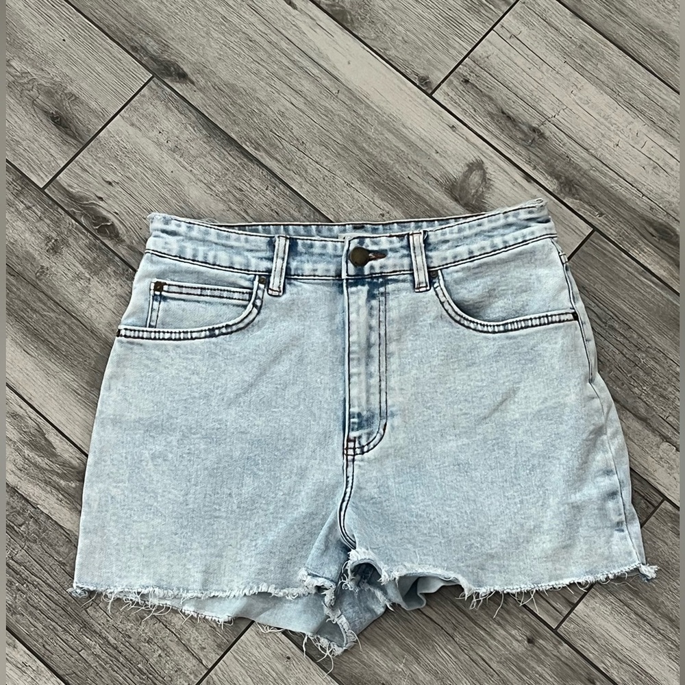 Billabong shorts size 28